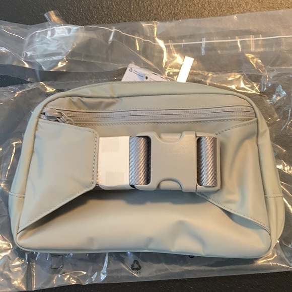 Lululemon Everywhere Belt Bag Large Silver Drop BNWT - Picture 3 of 4